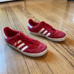 adidas Originals Gazelle in red